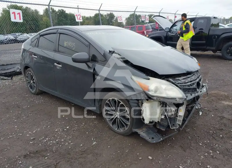 2013 Toyota PRIUS фото