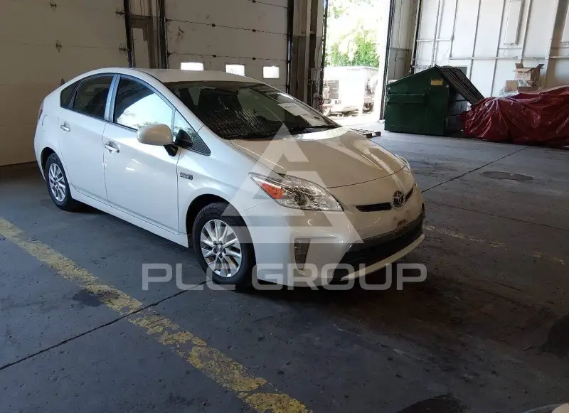 2013 Toyota PRIUS фото