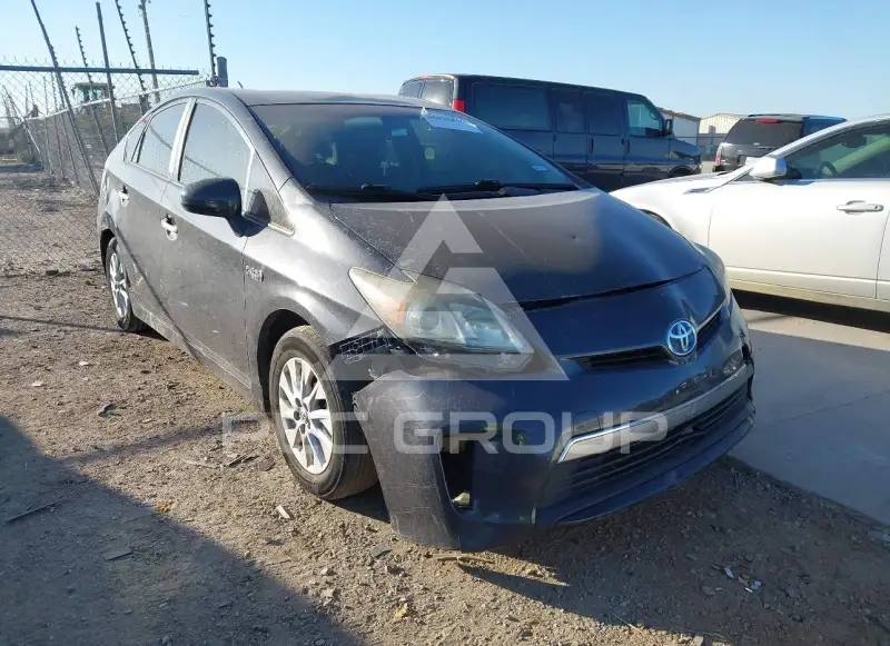 2013 Toyota PRIUS фото