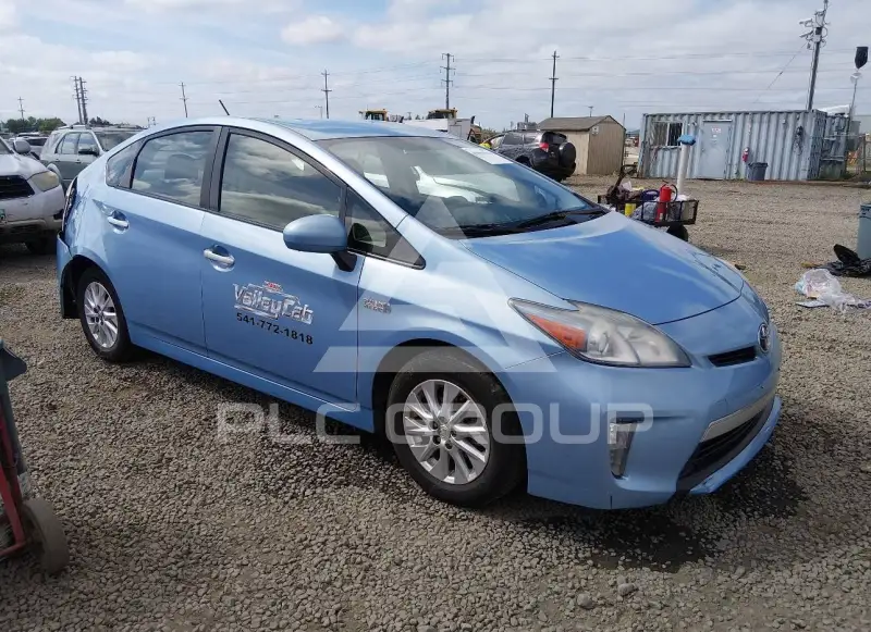 2013 Toyota PRIUS фото
