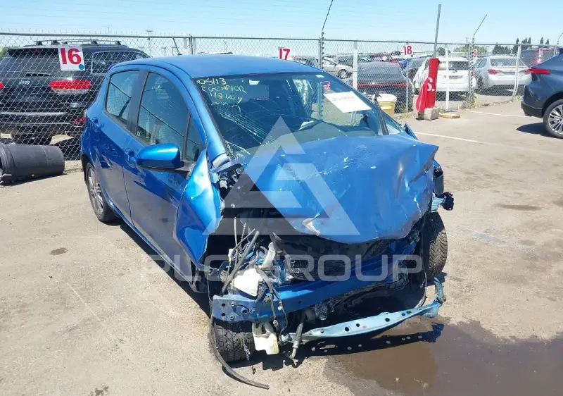 2013 Toyota YARIS фото