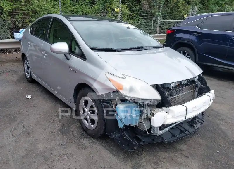 2013 Toyota PRIUS фото