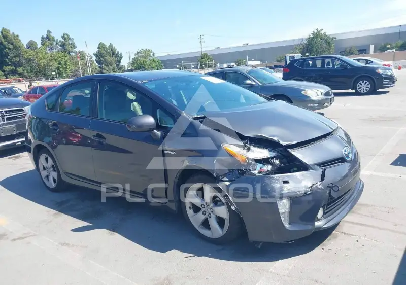 2013 Toyota PRIUS photo