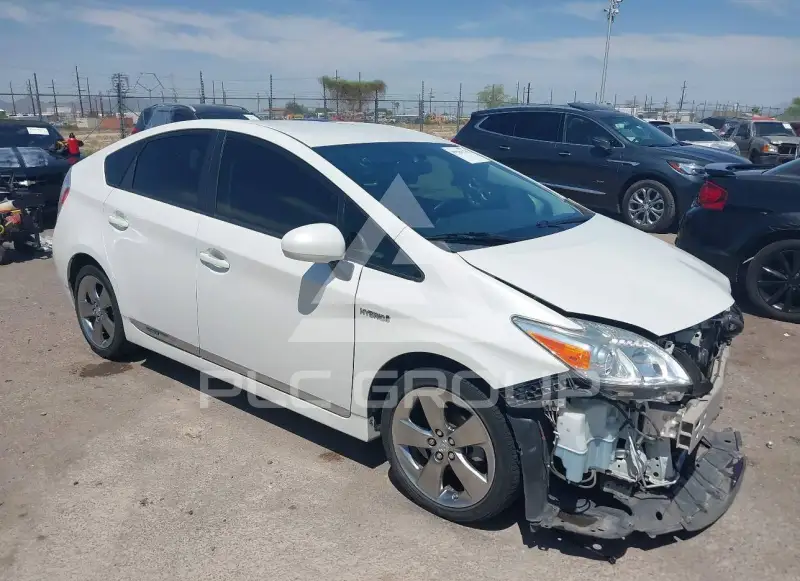 2013 Toyota PRIUS photo