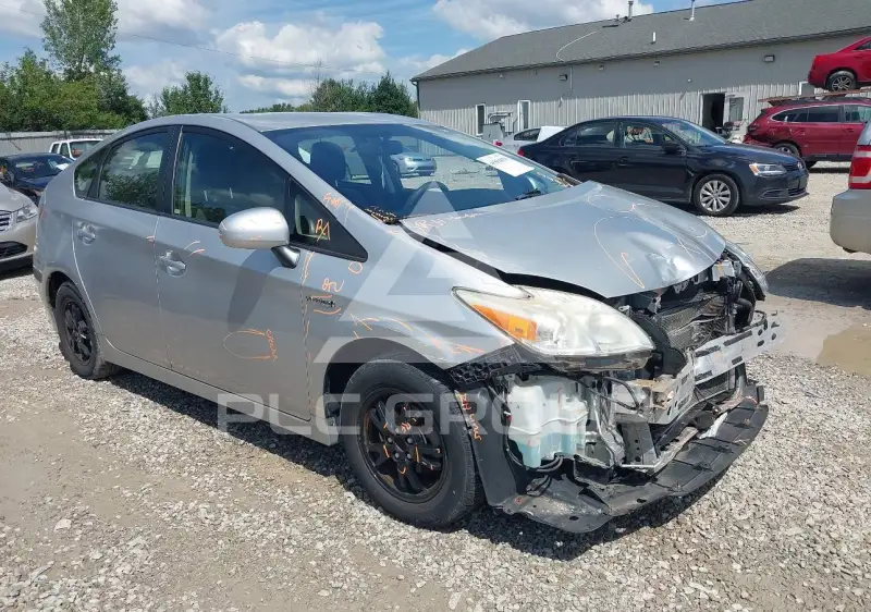2013 Toyota PRIUS фото