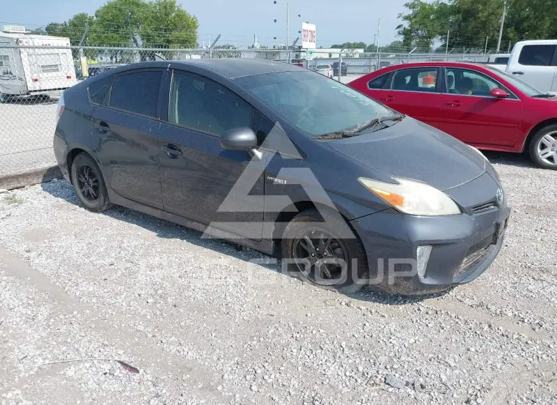 2013 Toyota PRIUS фото