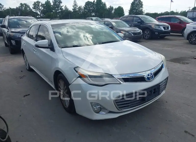 2013 Toyota AVALON photo
