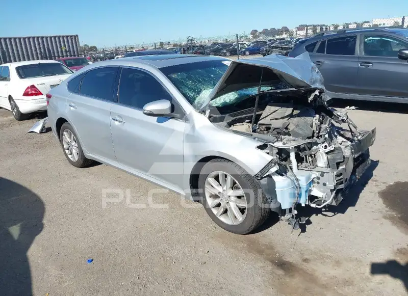 2013 Toyota AVALON фото