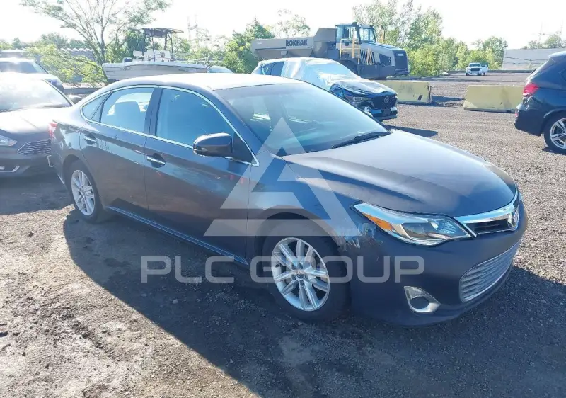 2013 Toyota AVALON photo