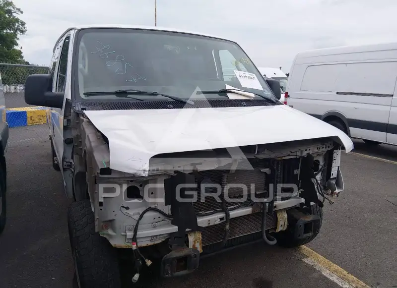 2013 Ford E-350 фото
