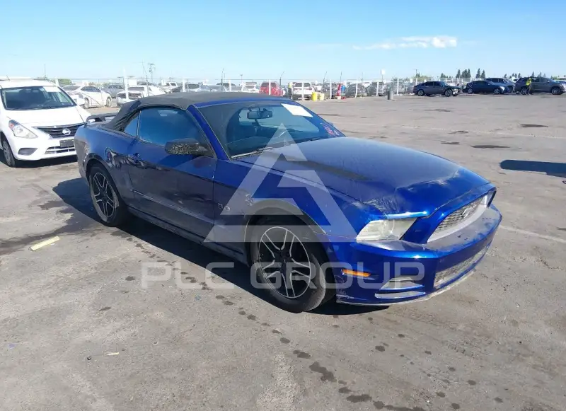 2013 Ford MUSTANG фото