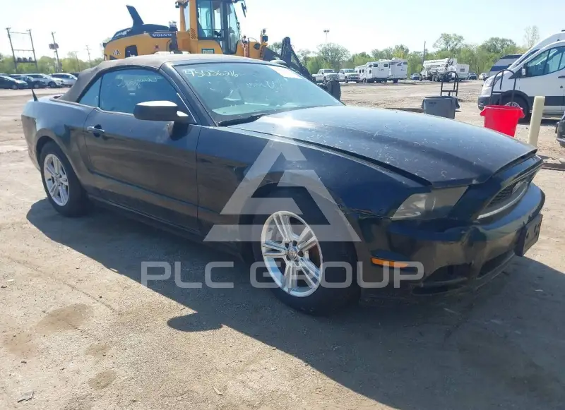 2013 Ford MUSTANG фото