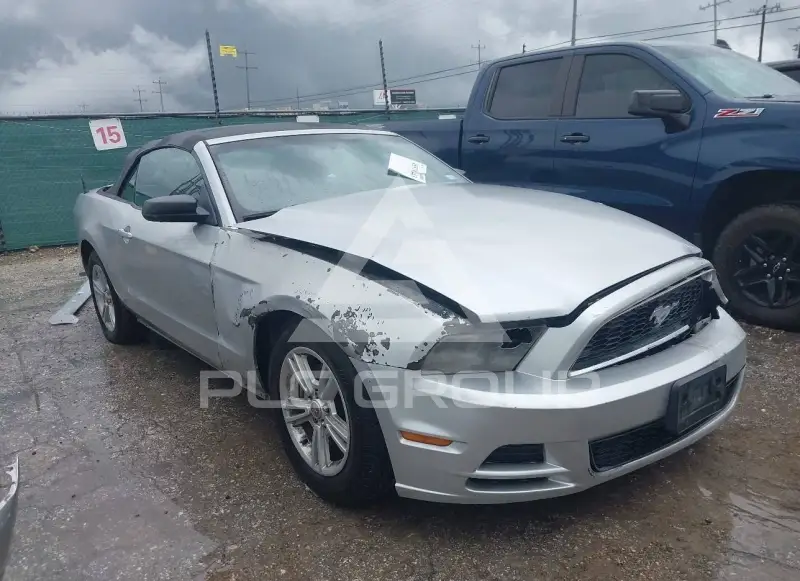 2013 Ford MUSTANG фото