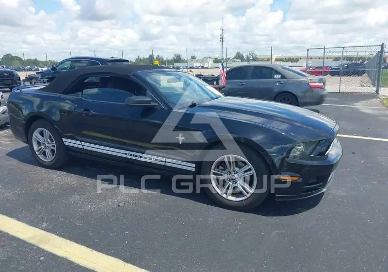 2013 Ford MUSTANG photo