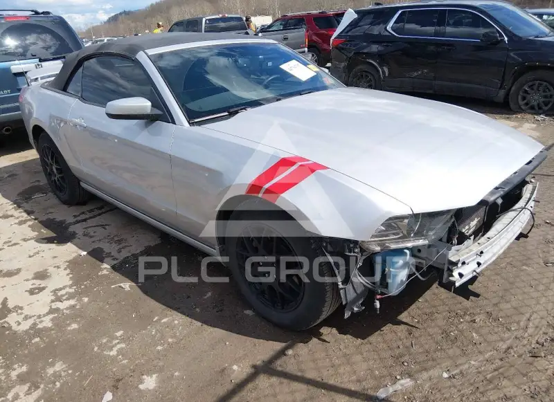 2013 Ford MUSTANG фото
