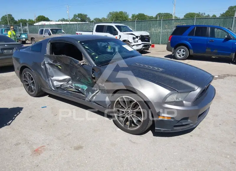 2013 Ford MUSTANG фото