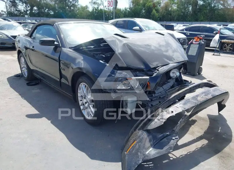 2013 Ford MUSTANG фото