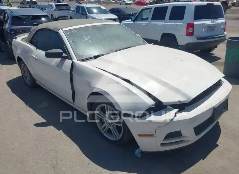 2013 Ford MUSTANG фото