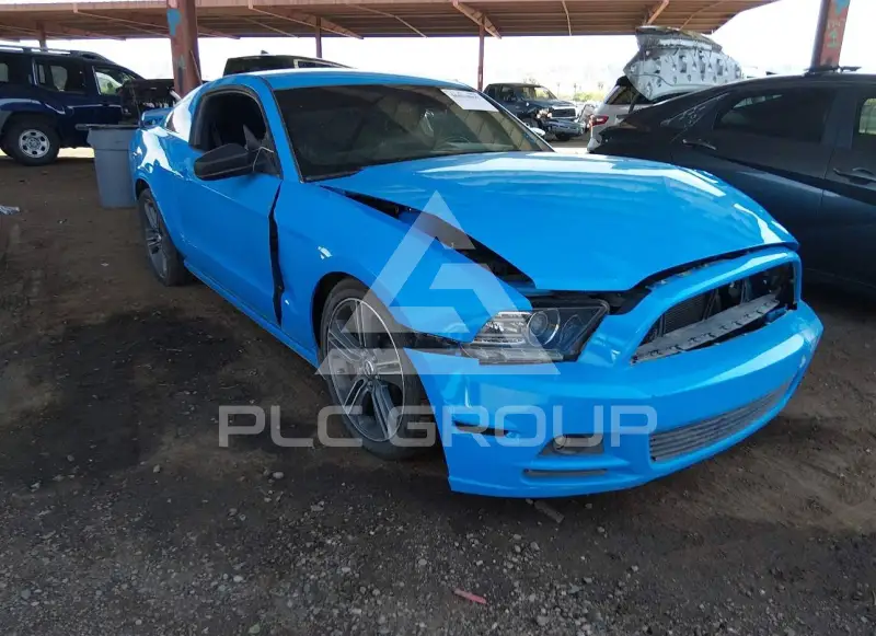 2013 Ford MUSTANG фото