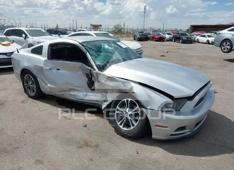 2013 Ford MUSTANG фото