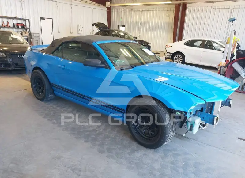 2013 Ford MUSTANG photo