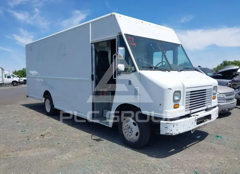 2013 Ford F-590 photo