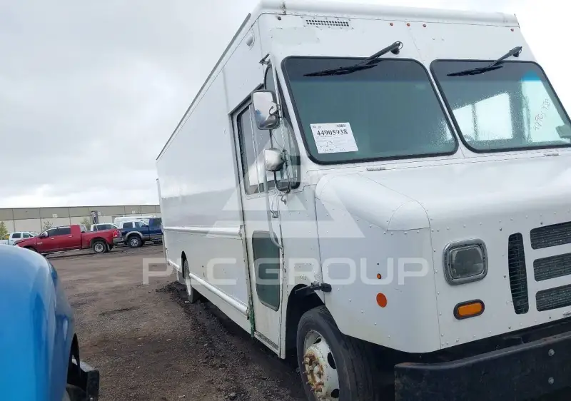2013 Ford F-590 photo