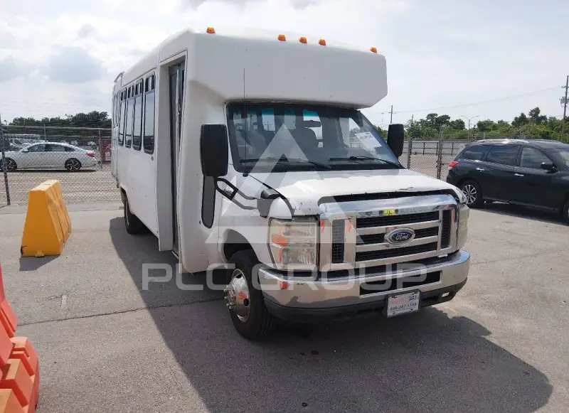 2013 Ford E-450 фото