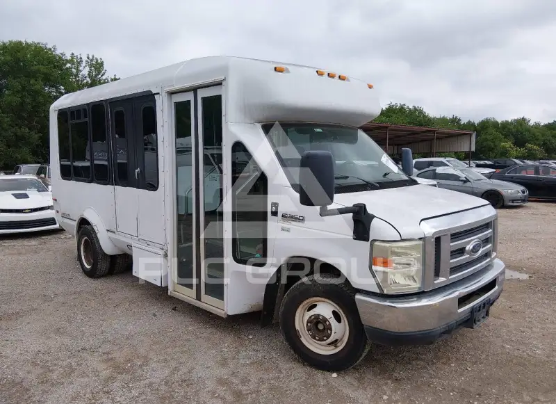 2013 Ford E-350 фото