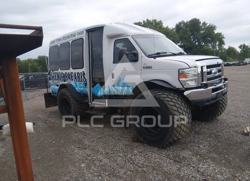 2013 Ford E-350 фото
