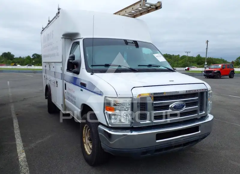 2013 Ford E-350 photo