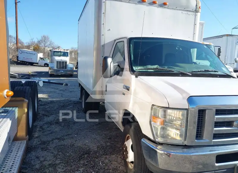2013 Ford E-350 photo