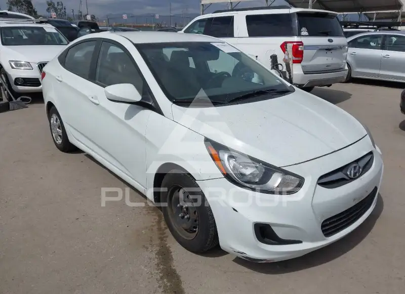 2013 Hyundai Accent photo