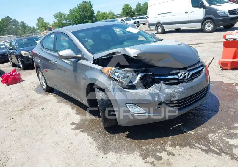 2013 Hyundai Elantra photo