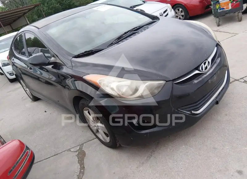 2013 Hyundai Elantra photo