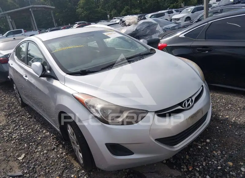 2013 Hyundai Elantra photo