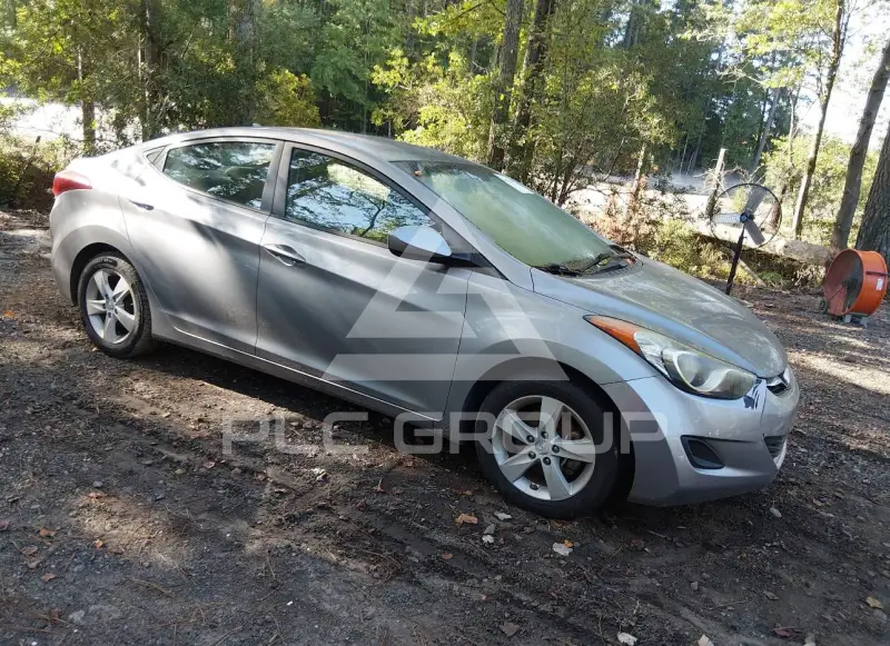 2013 Hyundai Elantra photo