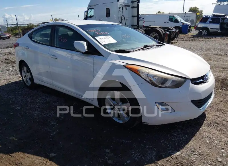2013 Hyundai Elantra photo