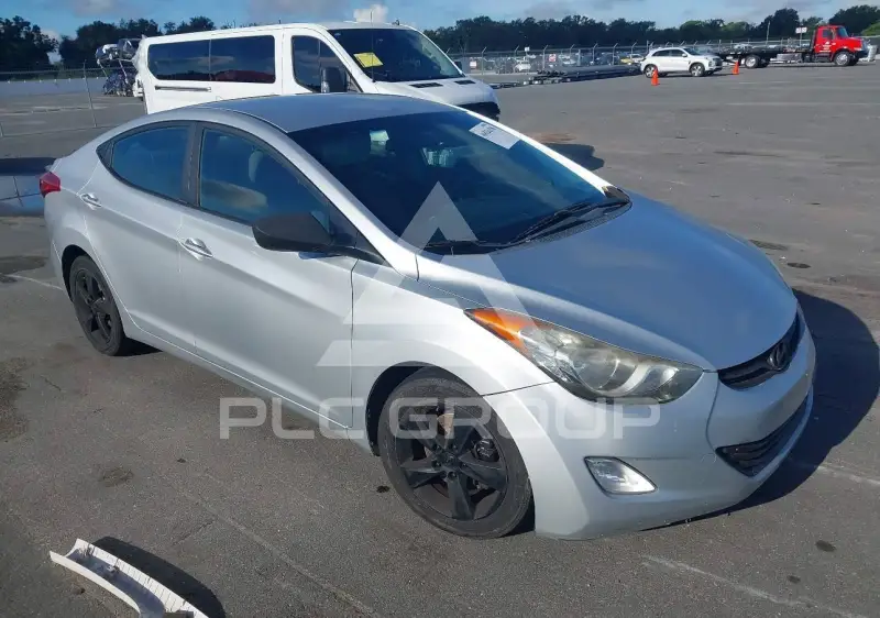 2013 Hyundai Elantra photo