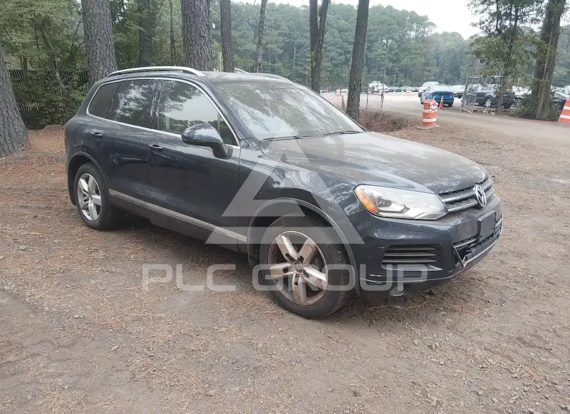 2013 Volkswagen Touareg photo