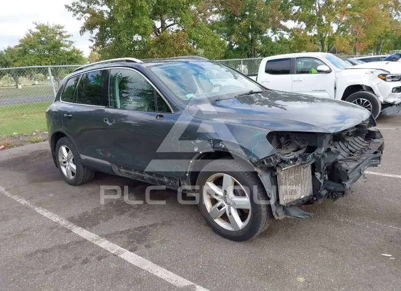2013 Volkswagen Touareg photo