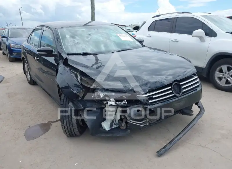 2013 Volkswagen Passat photo