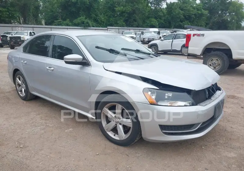 2013 Volkswagen Passat photo