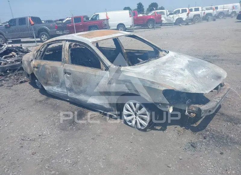 2013 Volkswagen Passat photo