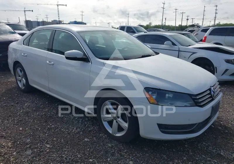 2013 Volkswagen Passat photo