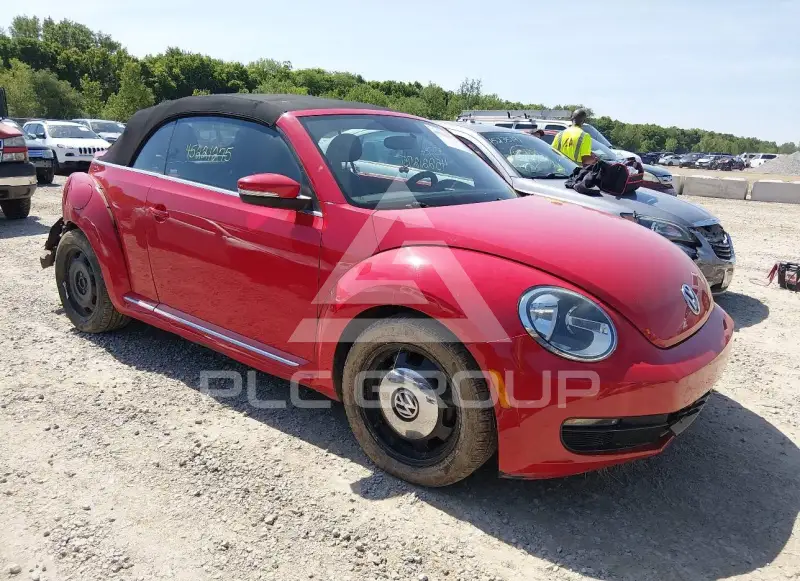 2013 Volkswagen BEETLE фото