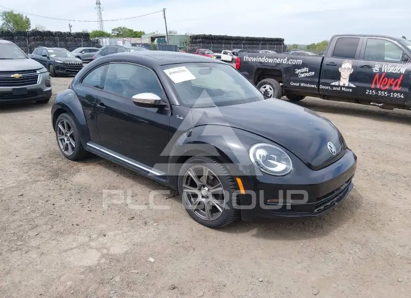 2013 Volkswagen BEETLE фото