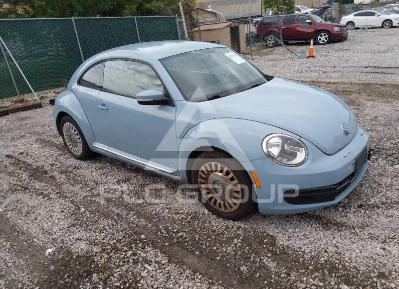 2013 Volkswagen BEETLE photo