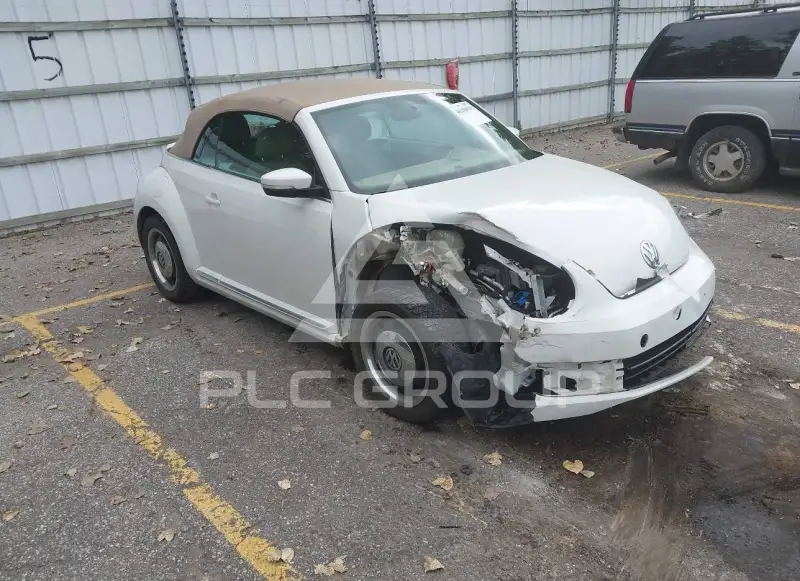 2013 Volkswagen BEETLE photo