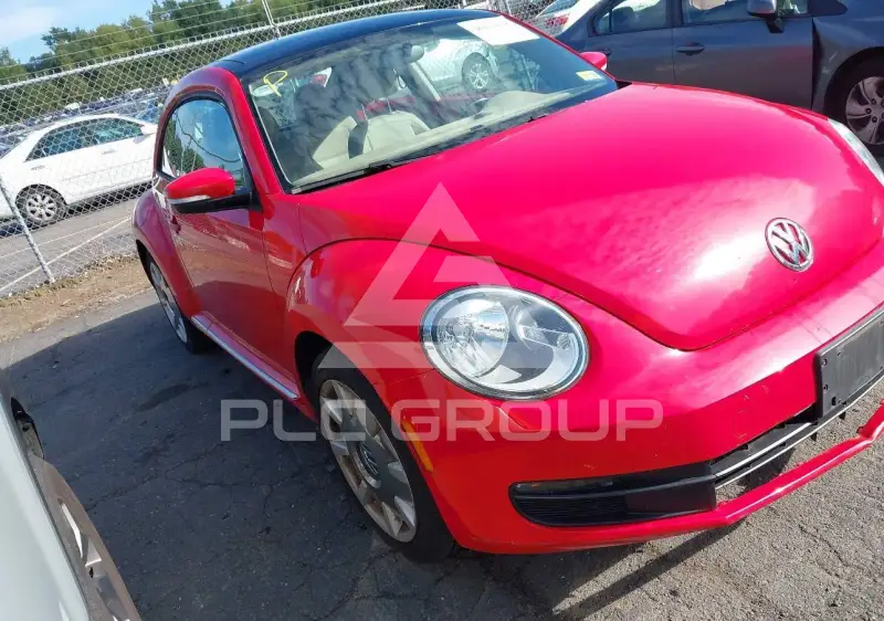 2013 Volkswagen BEETLE фото
